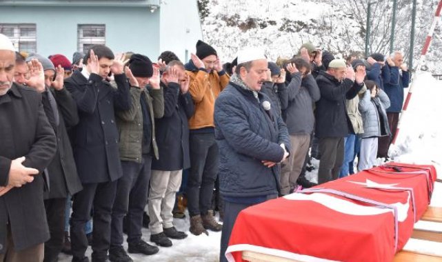 Depremde hayatını kaybeden tekniker, Gümüşhane'de toprağa verildi