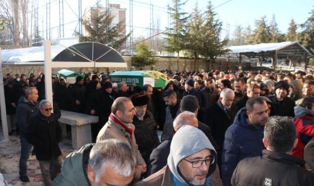 Depremde hayatını kaybeden 5 kişilik aile son yolculuklarına uğurlandı