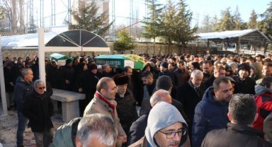 Depremde hayatını kaybeden 5 kişilik aile son yolculuklarına uğurlandı
