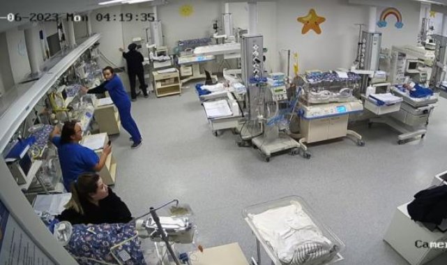 Depremde kuvözdeki bebeklere koştular