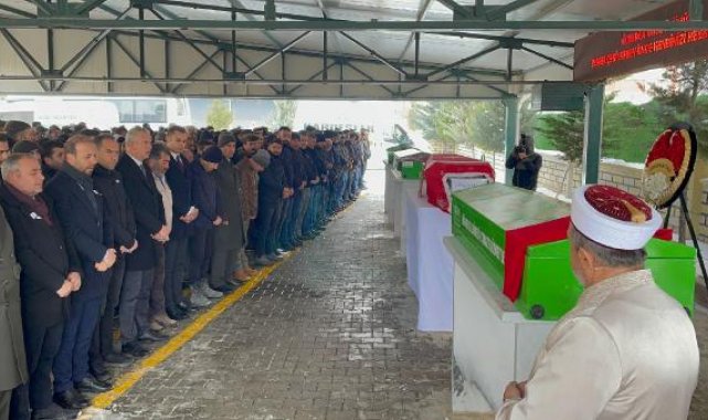 Depremde ölen 2 uzman çavuş, eşleri ve çocukları Niğde'de toprağa verildi