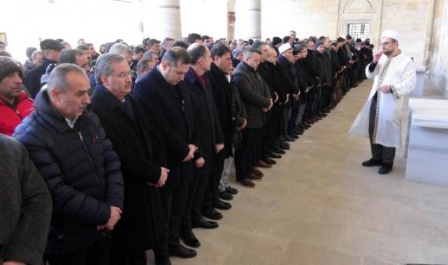 Depremde ölen Gülen öğretmen için, gıyabi cenaze namazı