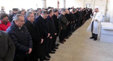 Depremde ölen Gülen öğretmen için, gıyabi cenaze namazı
