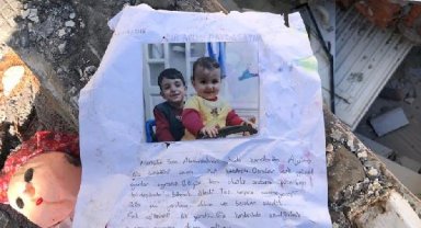 Depremde ölen kardeşlerin enkazdan anı defteri çıktı: Birbirimizi seven iki kardeşiz