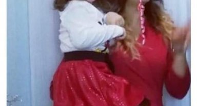 Depremde ölen Özlem öğretmen ile kızı Azra, son yolculuklarına uğurlandı