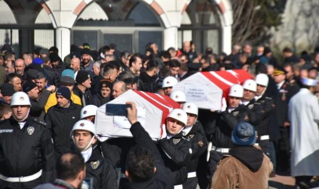 Depremde ölen polis çift ile kızları toprağa verildi