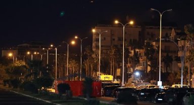 Depremde sönen sokak lambalarına yeniden enerji verilmeye başlandı
