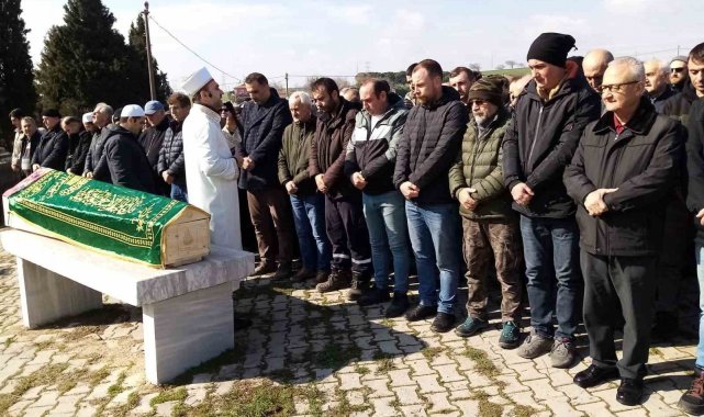 Depremde vefat eden Öğretmen Burcu Gümüş köyünde toprağa verildi