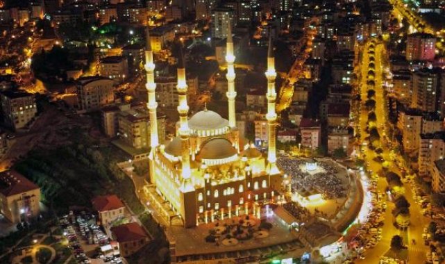 Depremde vefat eden vatandaşlar için camilerden sala okunacak