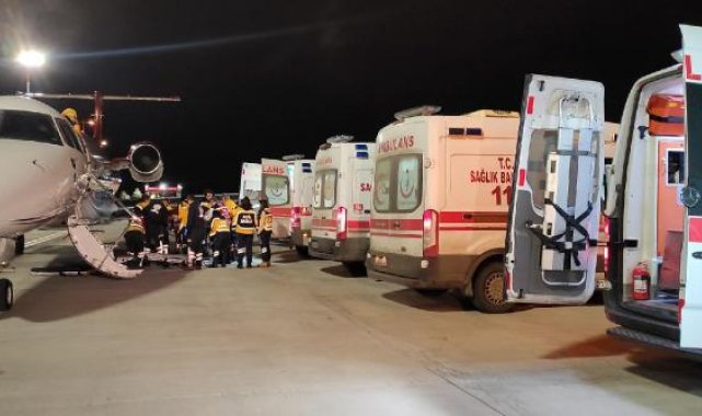 Depremde yaralanan 4 kişi daha ambulans uçakla Ankara'ya getirildi