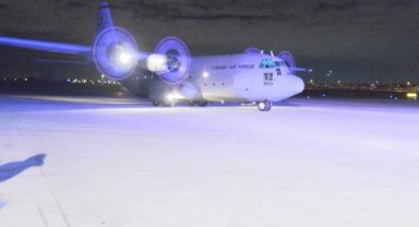 Depremde yaralanan 47 kişi daha askeri kargo uçağı ile İstanbul'a getirildi