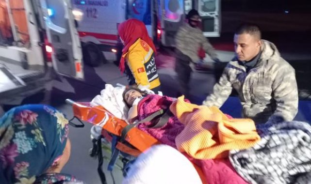 Depremde yaralanan 49 kişi askeri kargo uçağı ile İstanbul'a getirildi