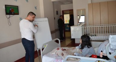 Depremde yaralanan çocuklar, hastanede eğitime başladı 