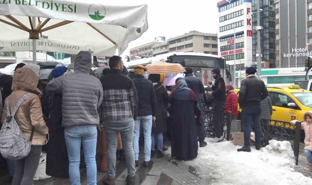 Depremde yaralananlara kan vermek isteyenler Kızılay'a koştu