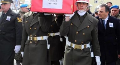 Depremde yaşamını yitiren uzman er, Kars'ta toprağa verildi