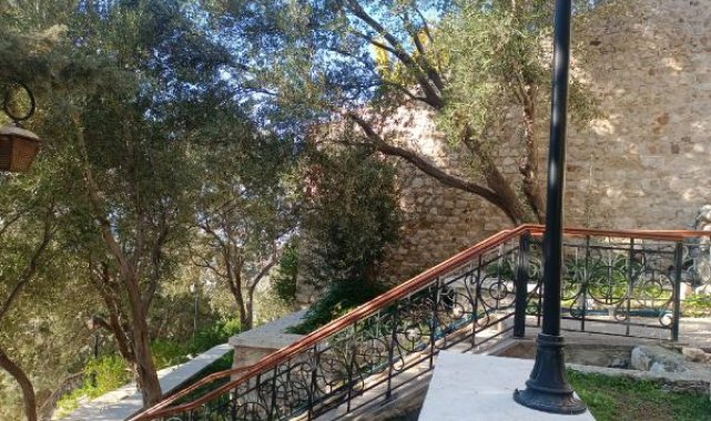 Depremde yıkılan İskenderun'daki Latin Katolik Kilisesi'ne İspanya'dan yardım geldi