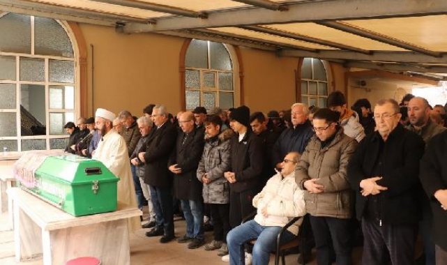 Depremde yıkılan rezidansta yaşamını yitiren Burcu öğretmen, toprağa verildi
