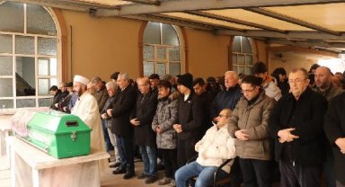 Depremde yıkılan rezidansta yaşamını yitiren Burcu öğretmen, toprağa verildi