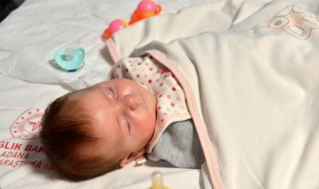 Depremden 138 saat sonra enkazdan çıkartılan mucize bebek, Adana'da doktor gözetiminde