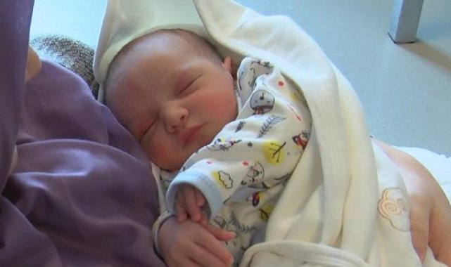 Depremden kurtulan anne 10 yıl sonra bebeğine kavuştu