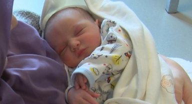 Depremden kurtulan anne 10 yıl sonra bebeğine kavuştu