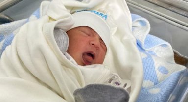 Depremden kurtulan çift, bebeklerine 'Umut' adını verdi