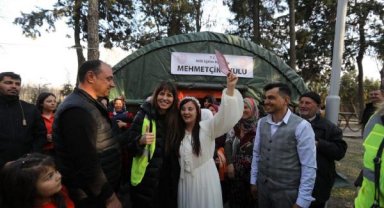 Depremden sonra ilk nikah; Kahramanmaraşlı çifti çadırkentte evlendi