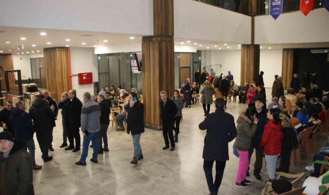 Depremi yaşayan Elazığlılar fuar merkezlerine akın etti