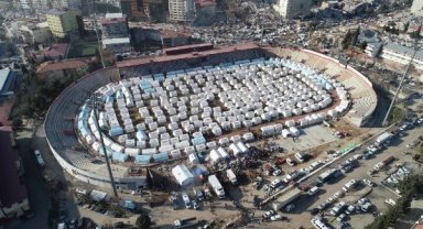 Depremin merkez üssüne kurulan çadır kent, havadan görüntülendi