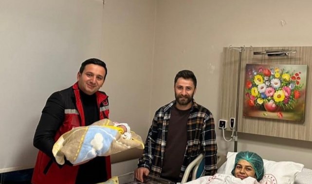 Depremzede aile bebeklerinin doğumu ile sevinç yaşadı