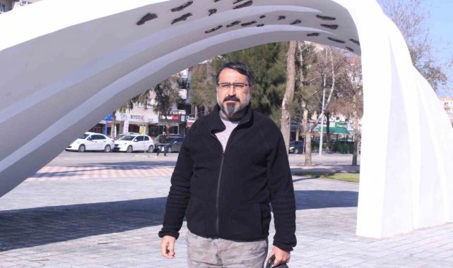 Depremzede baba yüreklere umut olmak için yollara düştü