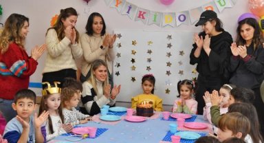 Depremzede çocukların buruk doğum günü