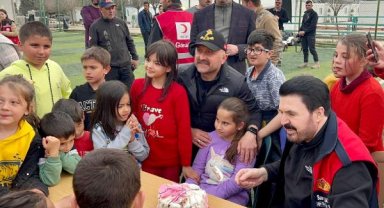 Depremzede Ecrin'e doğum günü sürprizi