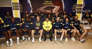 Depremzede Mehmet Akif Ağaç, Jorge Jesus ve futbolcularla buluştu
