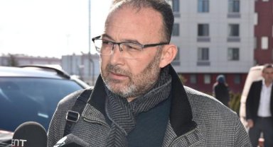 Depremzede öğretmen, üniversite eğitimi gördüğü Niğde'de yurda yerleşti
