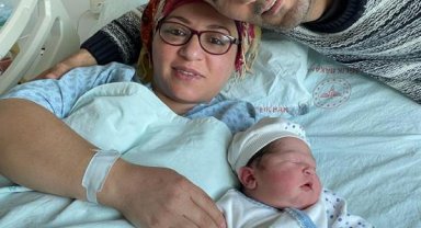 Depremzede Tuğba, oğlunu dünyaya getirdi
