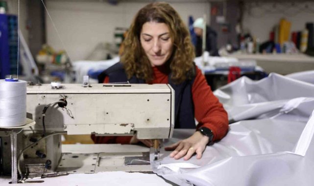 Depremzedeler için el emeği çadırlar hazırladılar