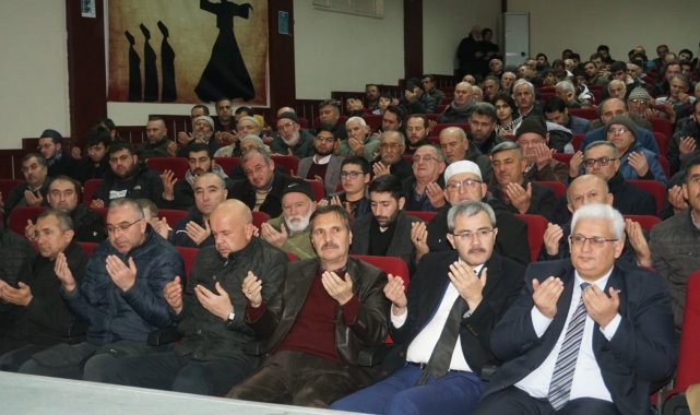 Depremzedeler için eller semaya kalktı