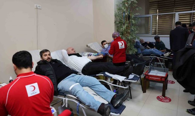 Depremzedeler için kan verdiler