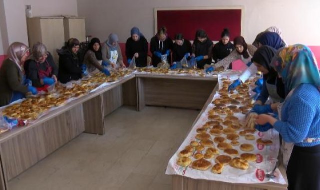 Depremzedeler için poğaça hazırlayıp, gönderdiler