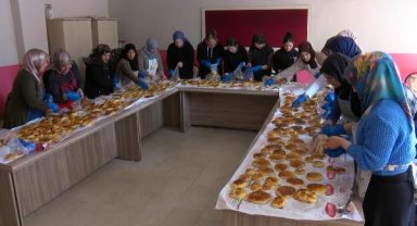 Depremzedeler için poğaça hazırlayıp, gönderdiler