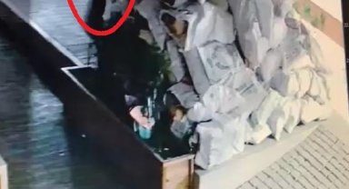 Depremzedeler için toplanan yardım malzemelerinin çalınması kamerada
