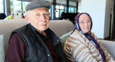 Depremzedeler kimliğini, ayakkabısını alamadan Antalya'ya geldi