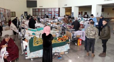 Depremzedeler koridorda tedavi ediliyor