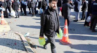 Depremzedelerin akaryakıt kuyruğu
