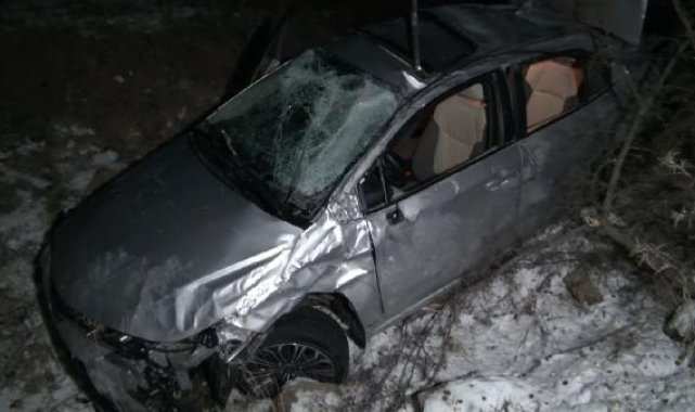 Depremzedelerin otomobili şarampole devrildi: 6 yaralı