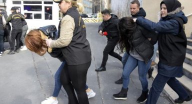Depremzedeyi dolandıran 6 kişi yakalandı