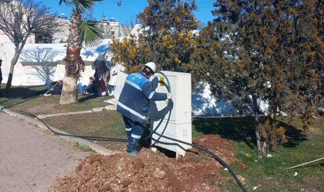 Dicle Elektrik dağıtım bölgesinde şebekesini 30 saatte toparladı, şimdi diğer illere destek veriyor