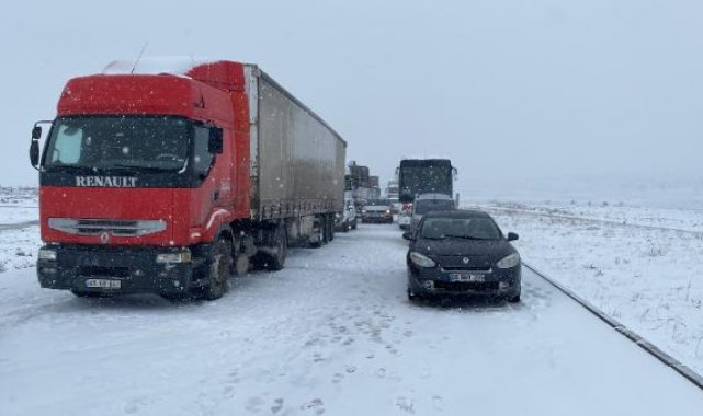 Diyarbakır-Şanlıurfa kara yolunda aksamalar yaşanıyor