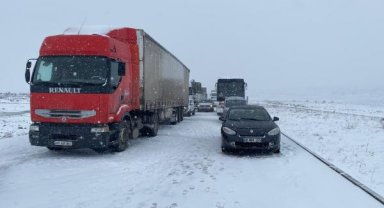 Diyarbakır-Şanlıurfa kara yolunda aksamalar yaşanıyor